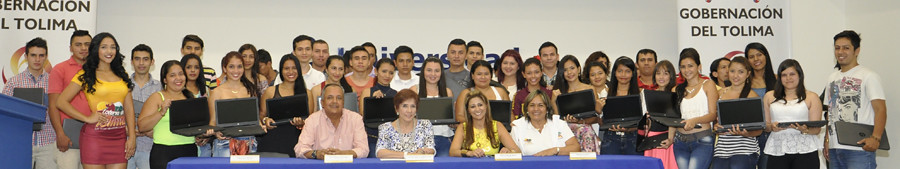 Se llevó a cabo, en el Auditorio Central de la Universidad, la entrega formal de computadores portátiles a los estudiantes becarios de la Gobernación.